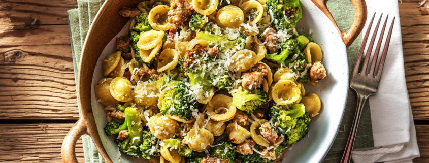 pesto pasta with sausage and broccoli